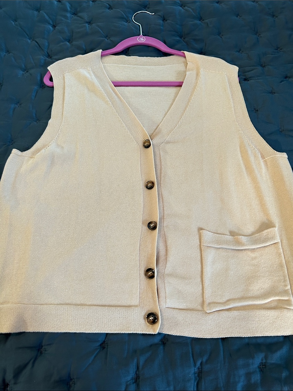 5 for 25$ SHEIN Cream Sleeveless Button-Front Knit Vest